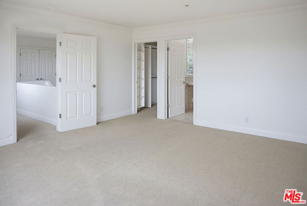 Image 16 of property listing at 8485 Val Verde Drive, West Hills, CA 91304