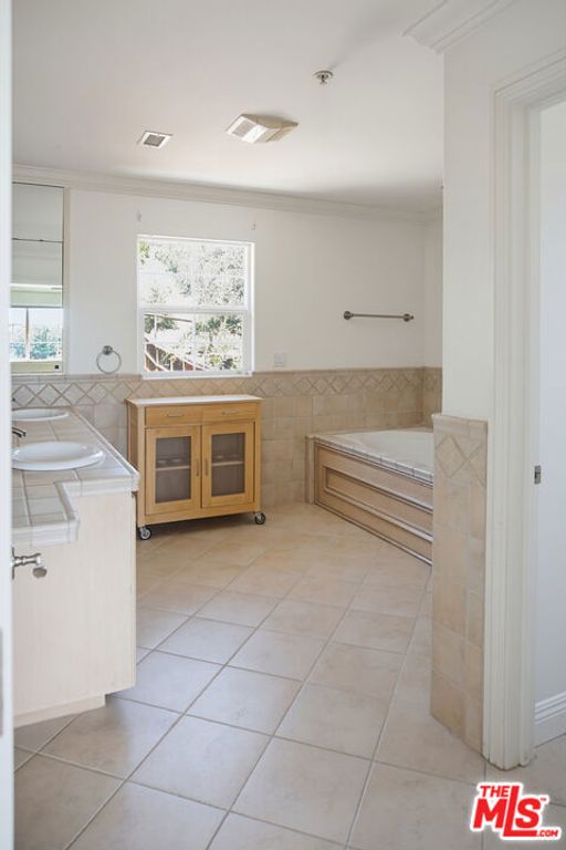 Image 19 of property listing at 8485 Val Verde Drive, West Hills, CA 91304