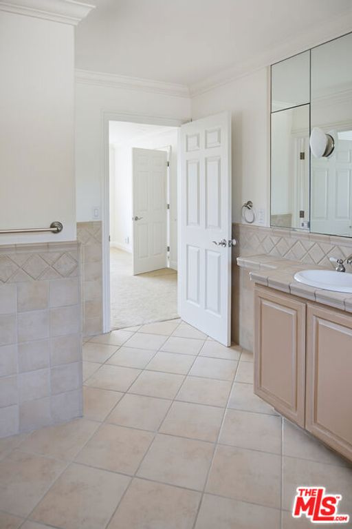 Image 20 of property listing at 8485 Val Verde Drive, West Hills, CA 91304