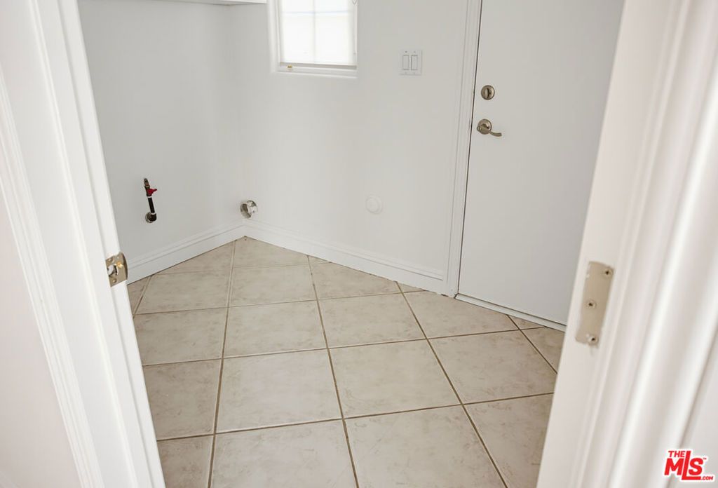 Image 27 of property listing at 8485 Val Verde Drive, West Hills, CA 91304