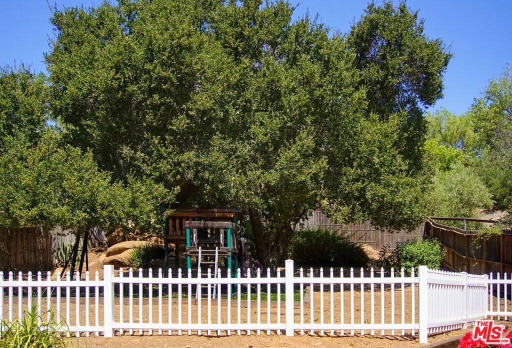 Image 32 of property listing at 8485 Val Verde Drive, West Hills, CA 91304