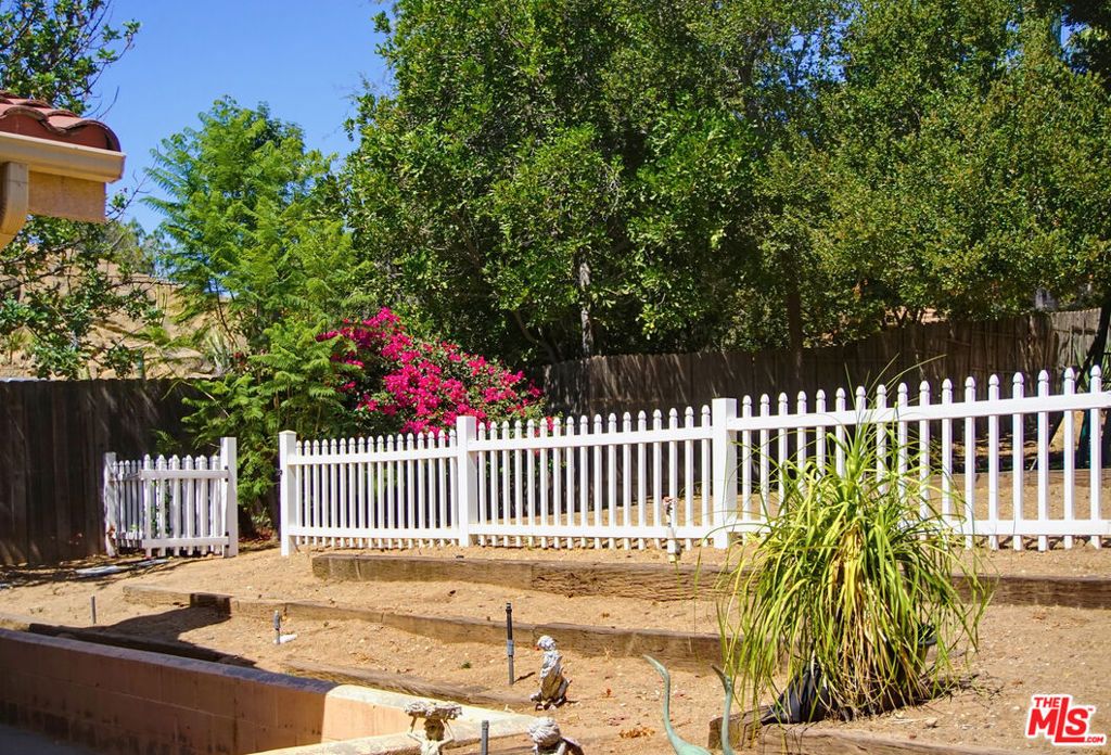 Image 34 of property listing at 8485 Val Verde Drive, West Hills, CA 91304