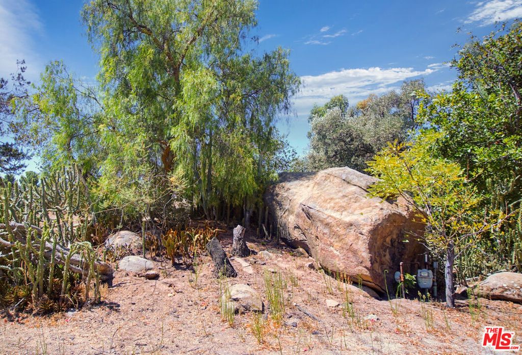 Image 36 of property listing at 8485 Val Verde Drive, West Hills, CA 91304