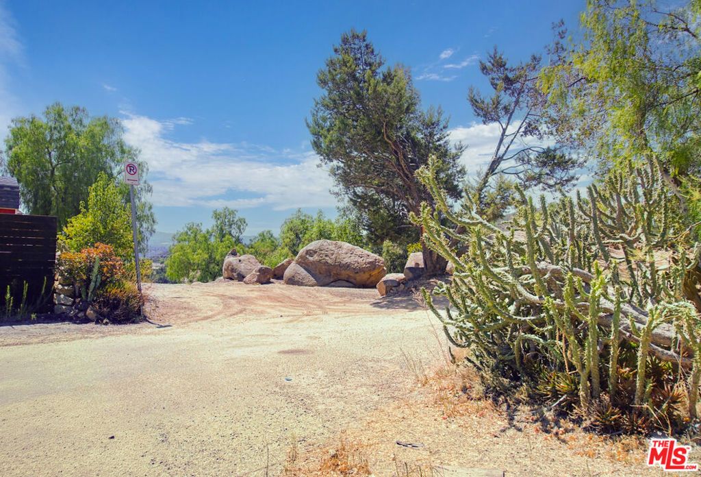 Image 37 of property listing at 8485 Val Verde Drive, West Hills, CA 91304