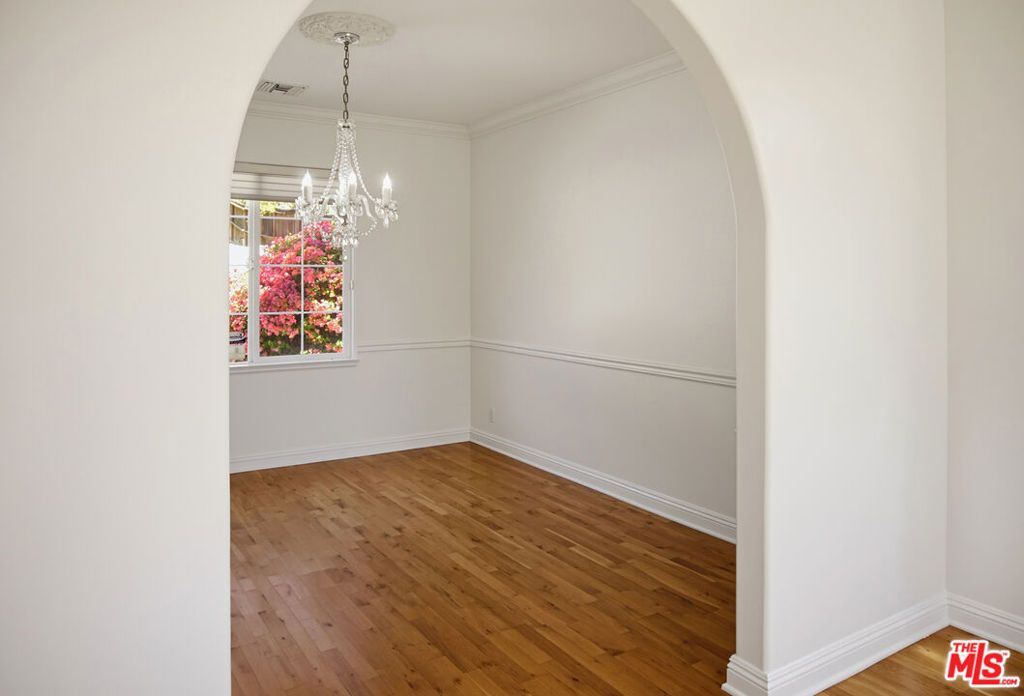 Image 6 of property listing at 8485 Val Verde Drive, West Hills, CA 91304
