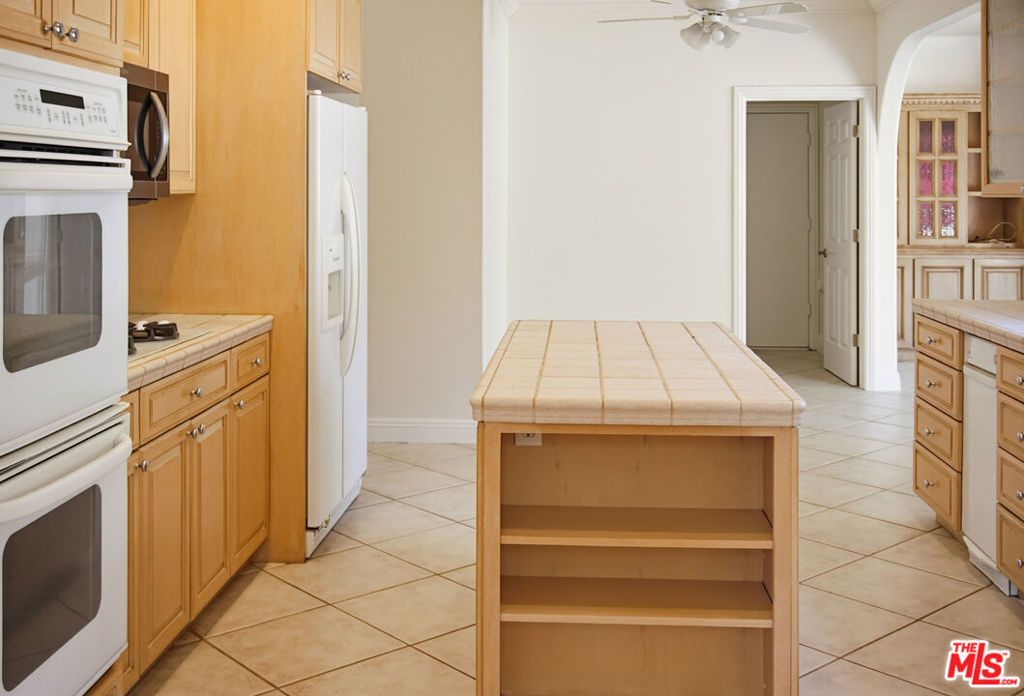 Image 9 of property listing at 8485 Val Verde Drive, West Hills, CA 91304