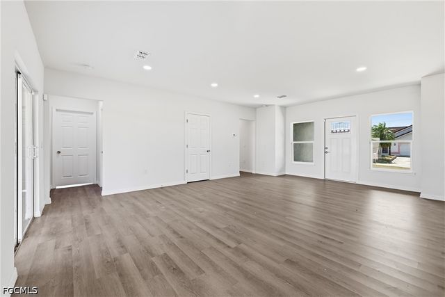 1406 Ford CIR, Lehigh Acres, FL 33936