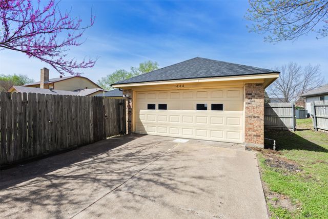 1666 Clydesdale Drive, Lewisville, TX 75067