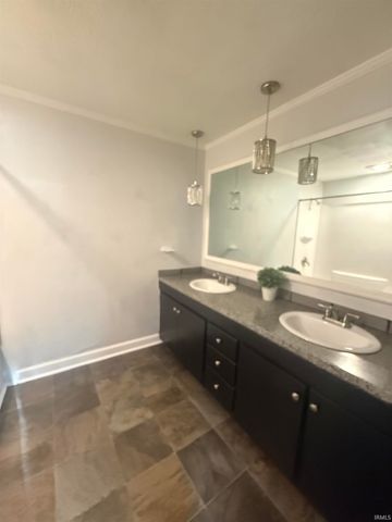 5124 Maplecrest Road, Fort Wayne, IN 46835