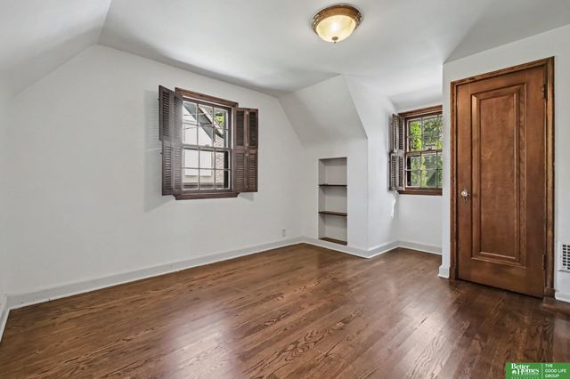 305 S 57 Street, Omaha, NE 68132
