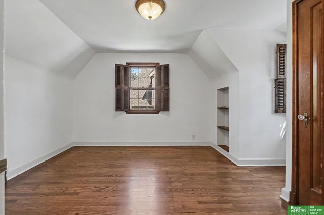 305 S 57 Street, Omaha, NE 68132