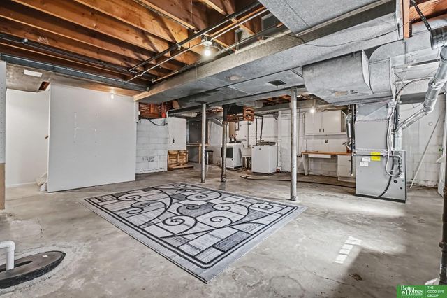 305 S 57 Street, Omaha, NE 68132