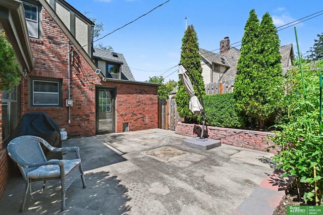 305 S 57 Street, Omaha, NE 68132