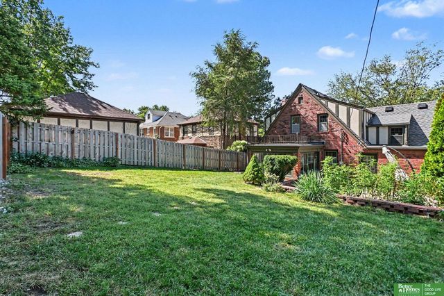 305 S 57 Street, Omaha, NE 68132