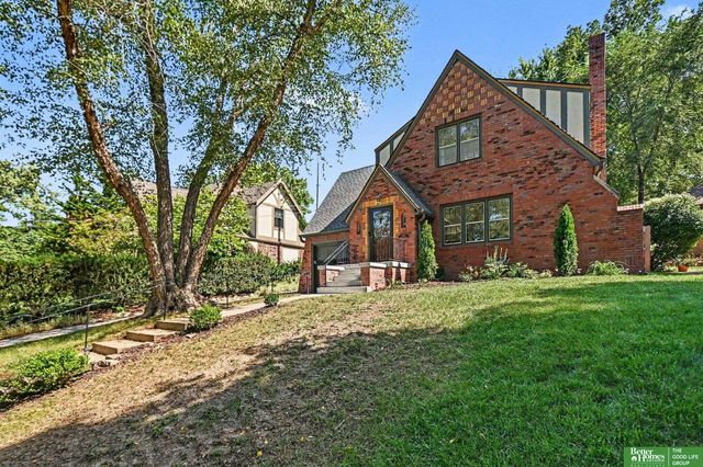 305 S 57 Street, Omaha, NE 68132