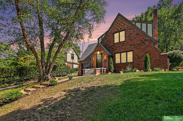 305 S 57 Street, Omaha, NE 68132
