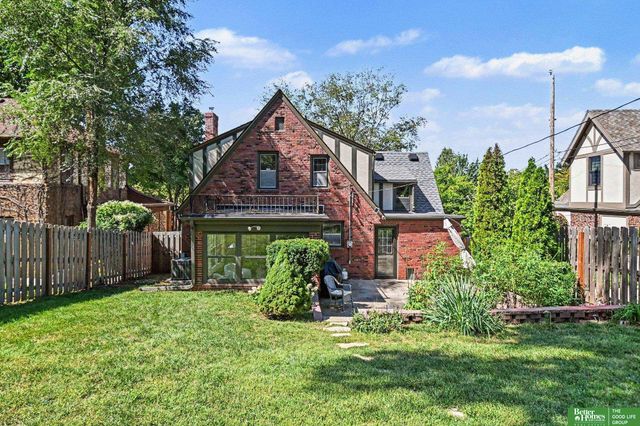 305 S 57 Street, Omaha, NE 68132