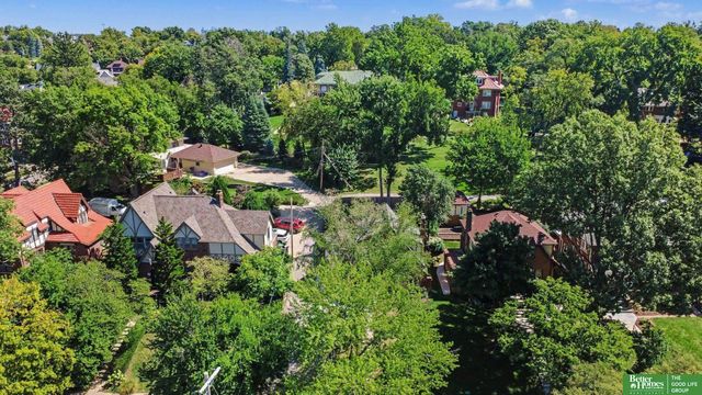 305 S 57 Street, Omaha, NE 68132