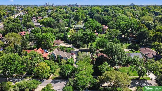 305 S 57 Street, Omaha, NE 68132