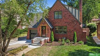 305 S 57 Street, Omaha, NE 68132
