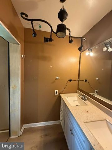 2704 HAMILTON AVE, Baltimore, MD 21214