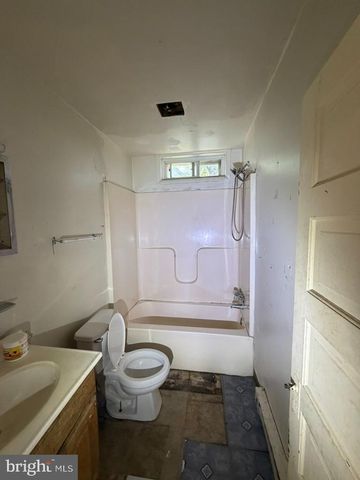 2704 HAMILTON AVE, Baltimore, MD 21214
