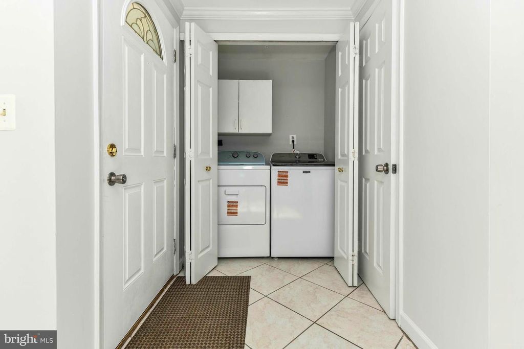 6104 ROCKY WAY CT, Centreville, VA 20120