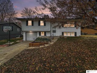 2841 Loveland Drive, Lincoln, NE 68502