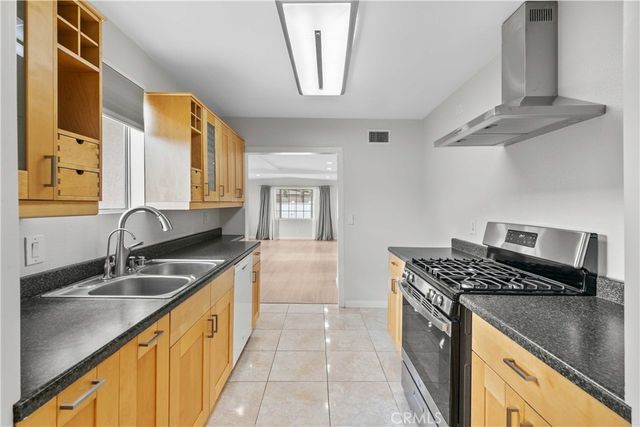 8057 Wentworth Street, Sunland, CA 91040