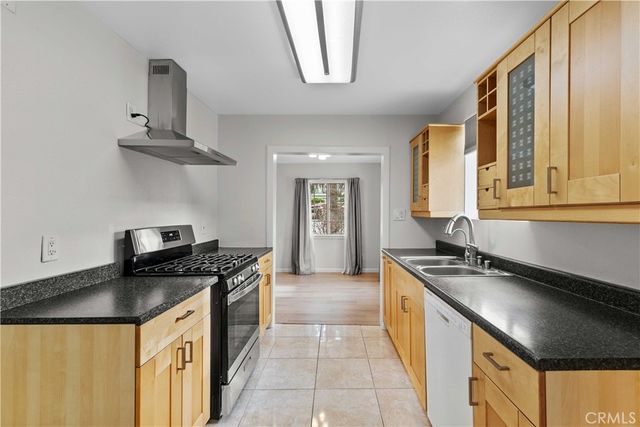 8057 Wentworth Street, Sunland, CA 91040