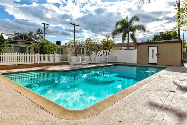 8057 Wentworth Street, Sunland, CA 91040