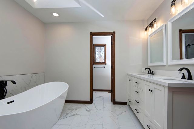 805 W Briarwood Lane, Nixa, MO 65714