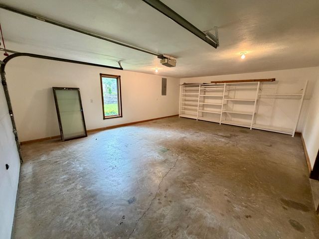 805 W Briarwood Lane, Nixa, MO 65714