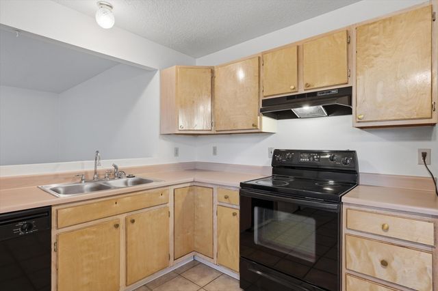 917 Charles Drive NE, Rio Rancho, NM 87144