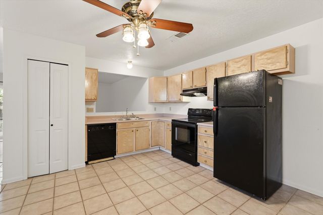917 Charles Drive NE, Rio Rancho, NM 87144