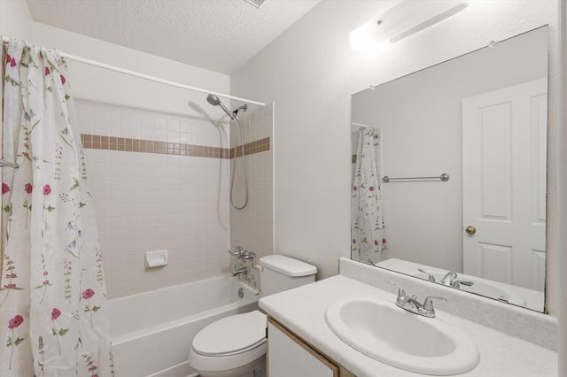 917 Charles Drive NE, Rio Rancho, NM 87144