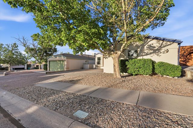 917 Charles Drive NE, Rio Rancho, NM 87144