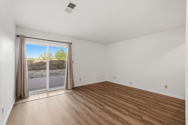 917 Charles Drive NE, Rio Rancho, NM 87144