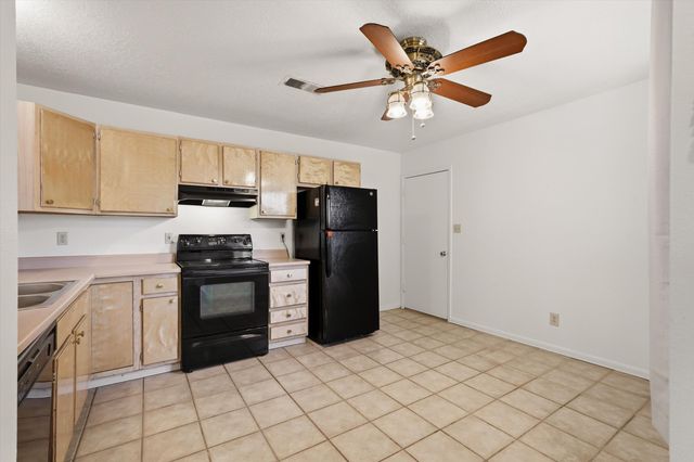 917 Charles Drive NE, Rio Rancho, NM 87144