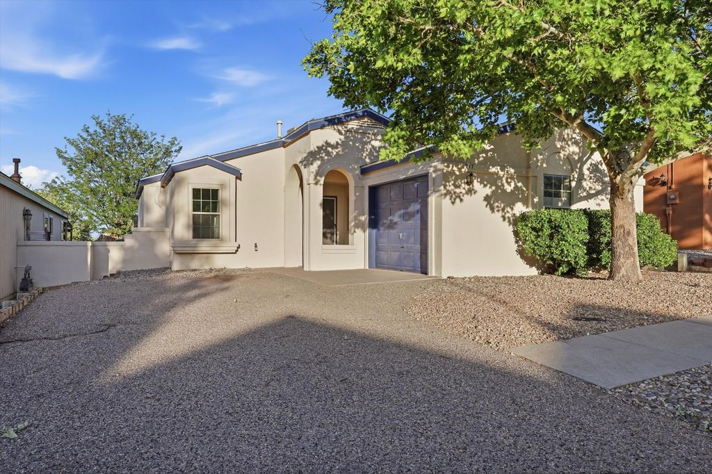 917 Charles Drive NE, Rio Rancho, NM 87144