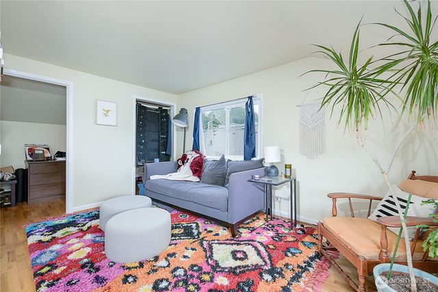 910 E Prospect Street, Seattle, WA 98102