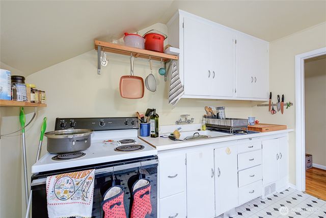 910 E Prospect Street, Seattle, WA 98102