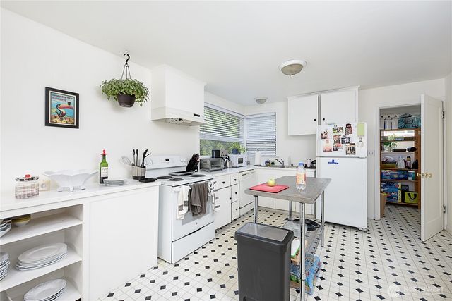 910 E Prospect Street, Seattle, WA 98102