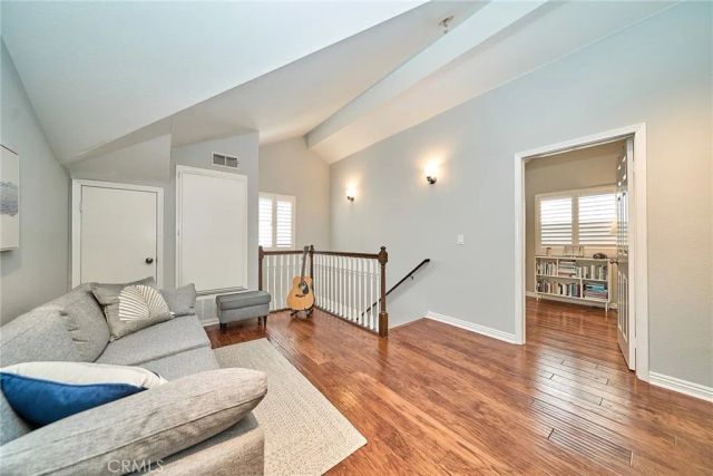 1960 E Villa, Pasadena, CA 91107