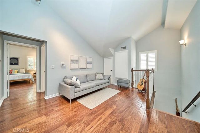 1960 E Villa, Pasadena, CA 91107