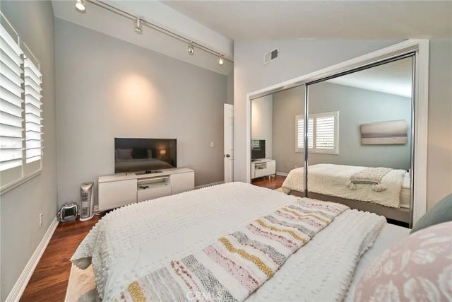 1960 E Villa, Pasadena, CA 91107