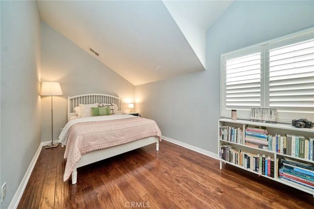 1960 E Villa, Pasadena, CA 91107