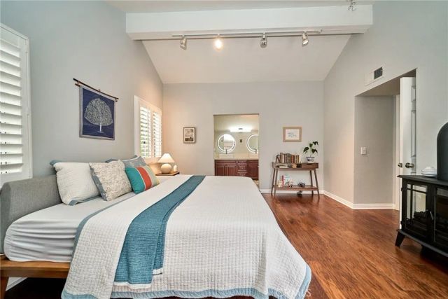 1960 E Villa, Pasadena, CA 91107