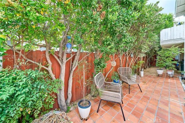 1960 E Villa, Pasadena, CA 91107