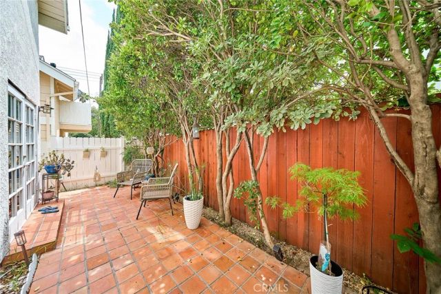 1960 E Villa, Pasadena, CA 91107